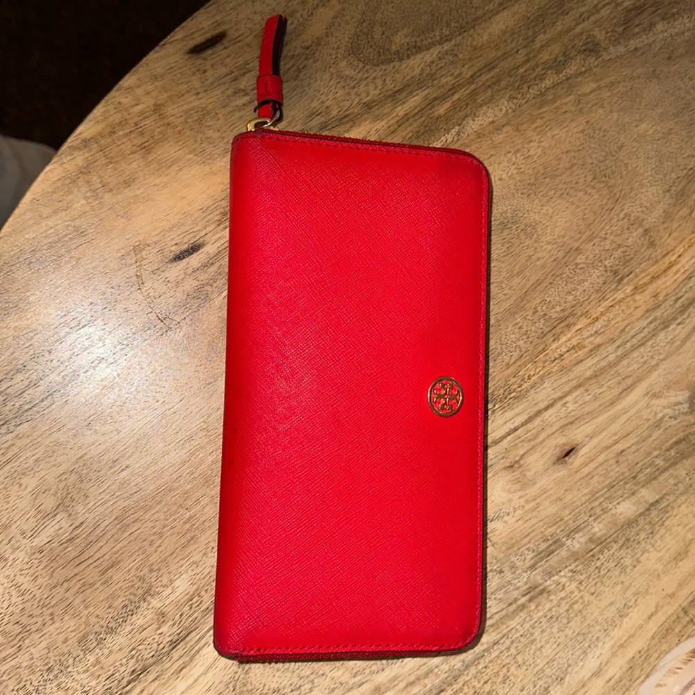 Tory Burch wallet red